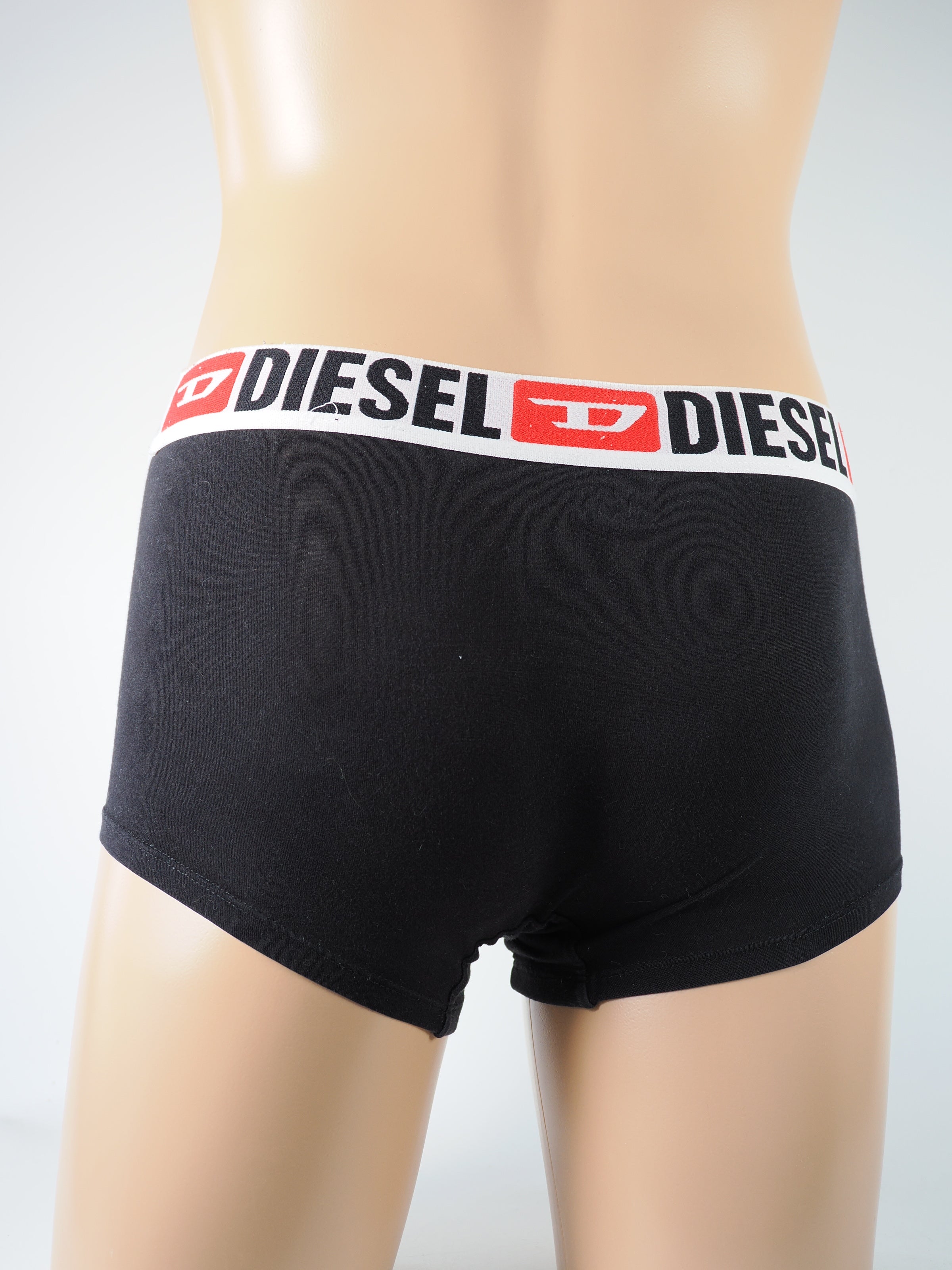 dieselボクサーパンツとナイキコンプレッションシャツ
