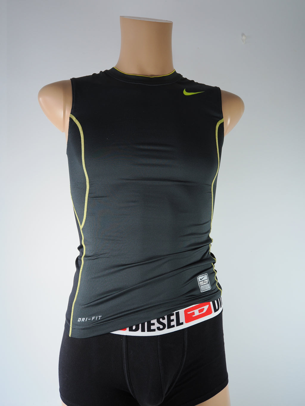 dieselボクサーパンツとナイキコンプレッションシャツ