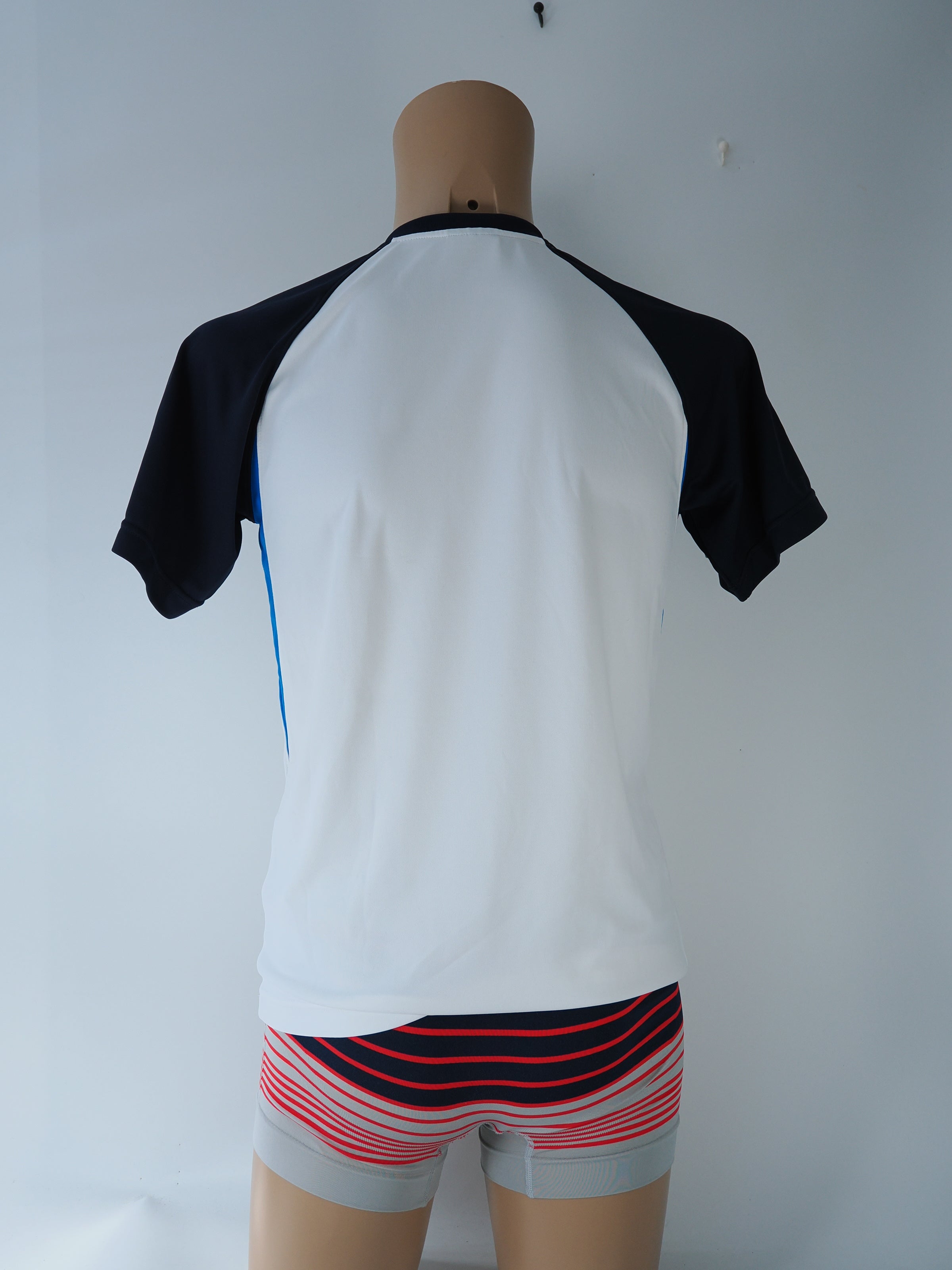 Reebok 大阪　常勝学園　男子体育シャツ　サイズL