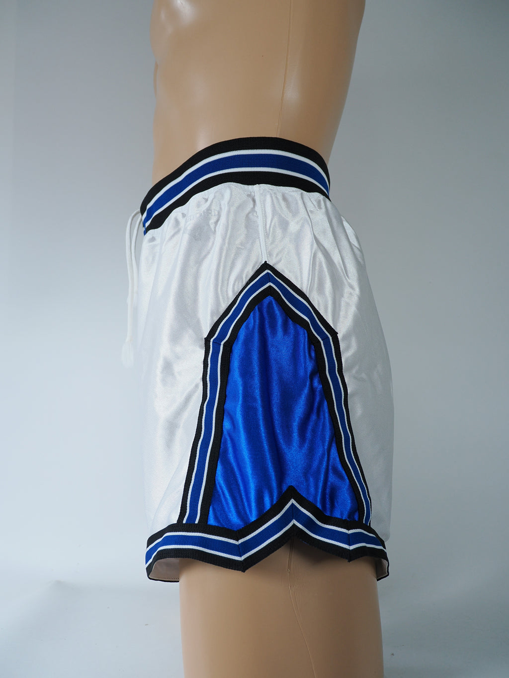 ミズノ　桐光学園　男子バスケ部　光沢ホワイト　ユニホーム上下　ショート丈