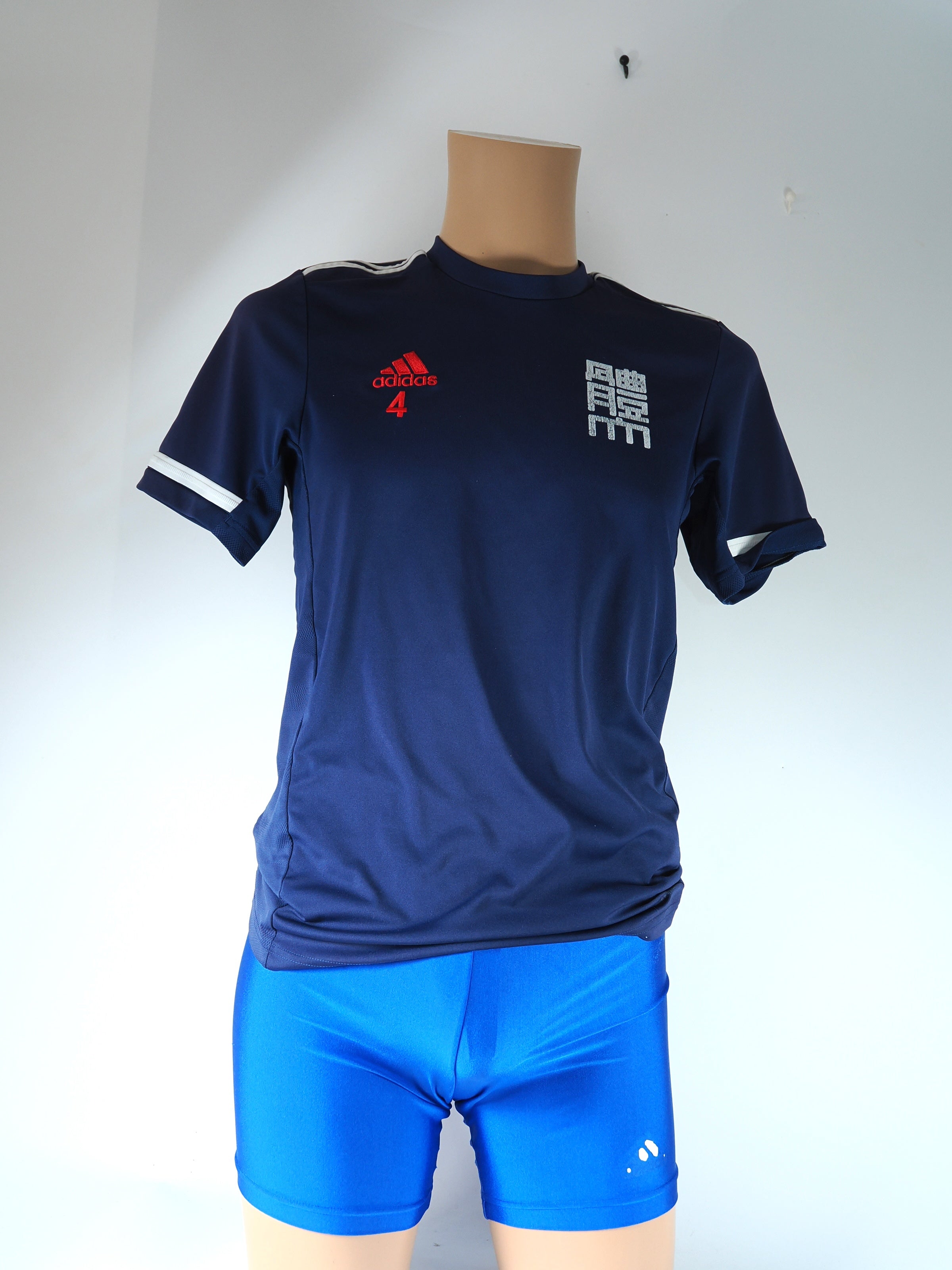 アディダス　日体高校　サッカー部　練習シャツとスパッツ